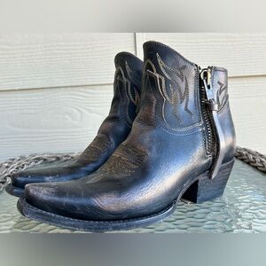 Nice! Womens FREEBIRD “Wolfie” Leather Snip Toe Ankle Booties sz 7